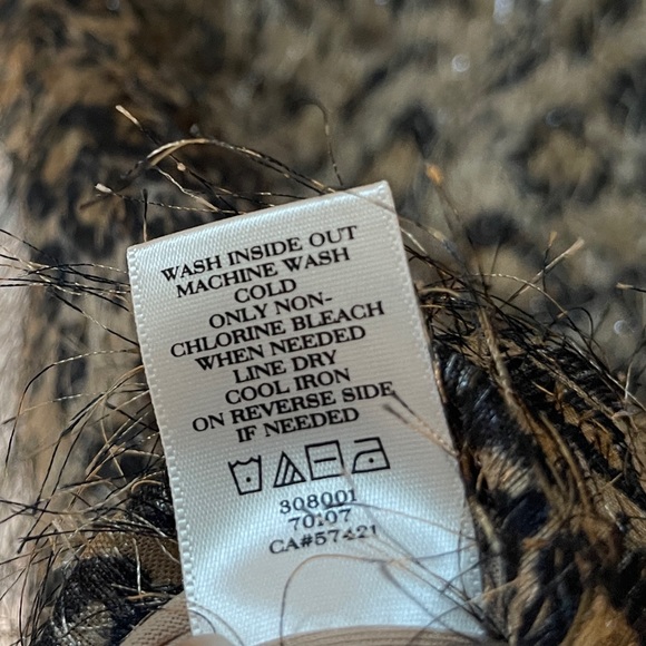 ANN TAYLOR Leopard Fuzzy/fringe sleeveless top - Picture 10 of 11